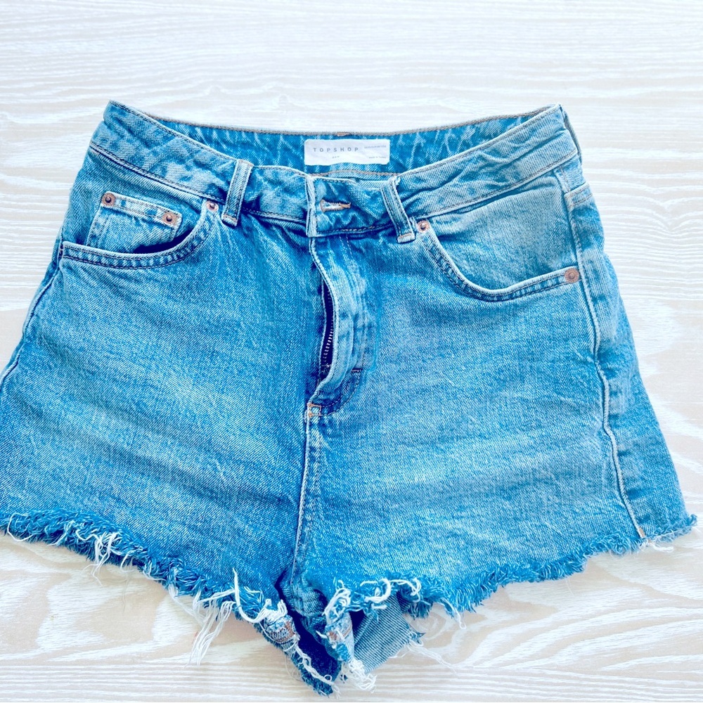 TOPSHOP MOM Distressed Jean shorts